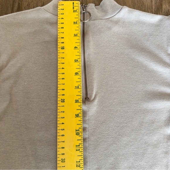 FREE PEOPLE PUFFY SLEEVE MOCK NECK Gray ZIPPER BACK TOP Size Small - Picture 10 of 10
